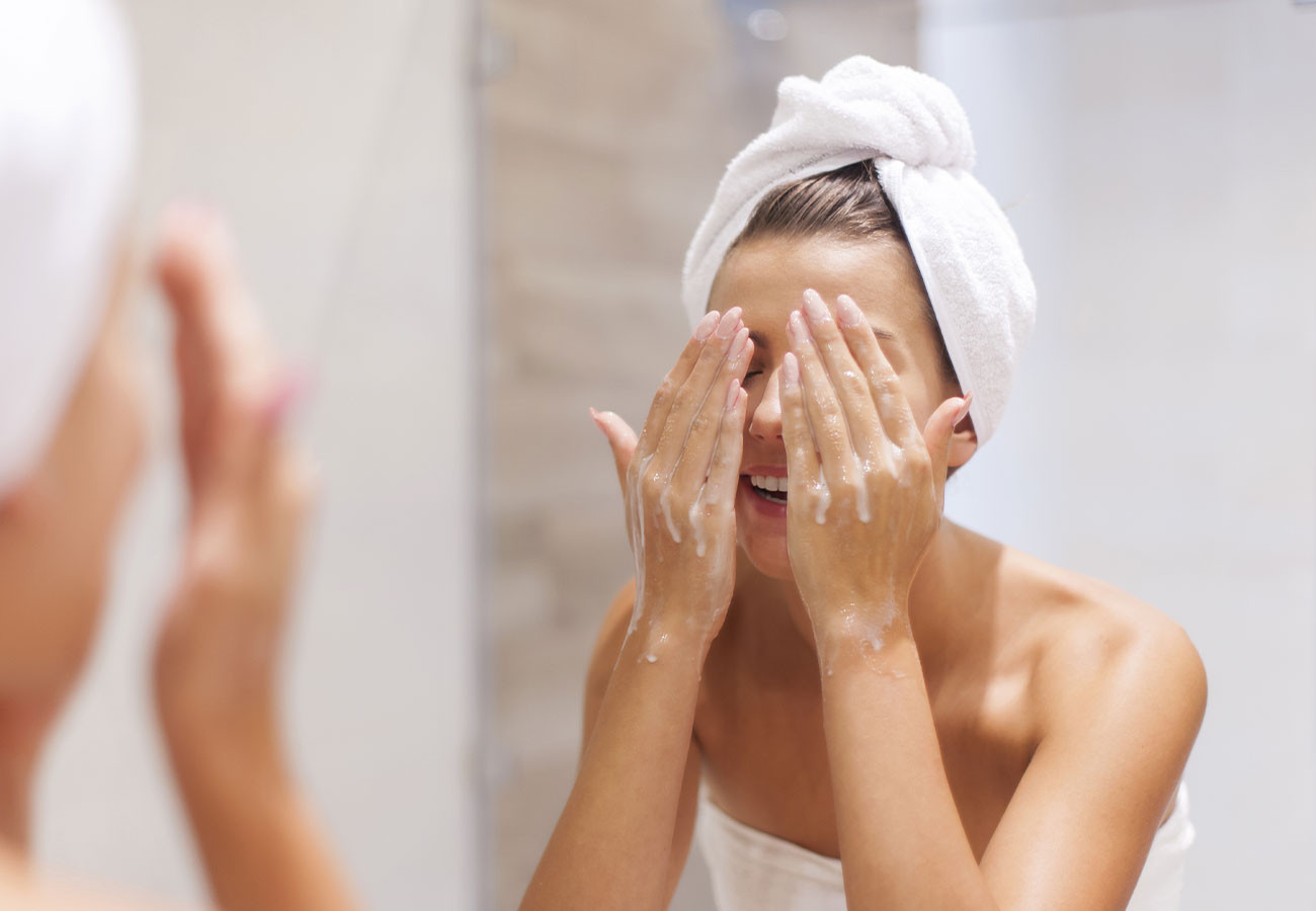 Meilleur nettoyant visage pour peau sensible : comment choisir et lequel adopter ?